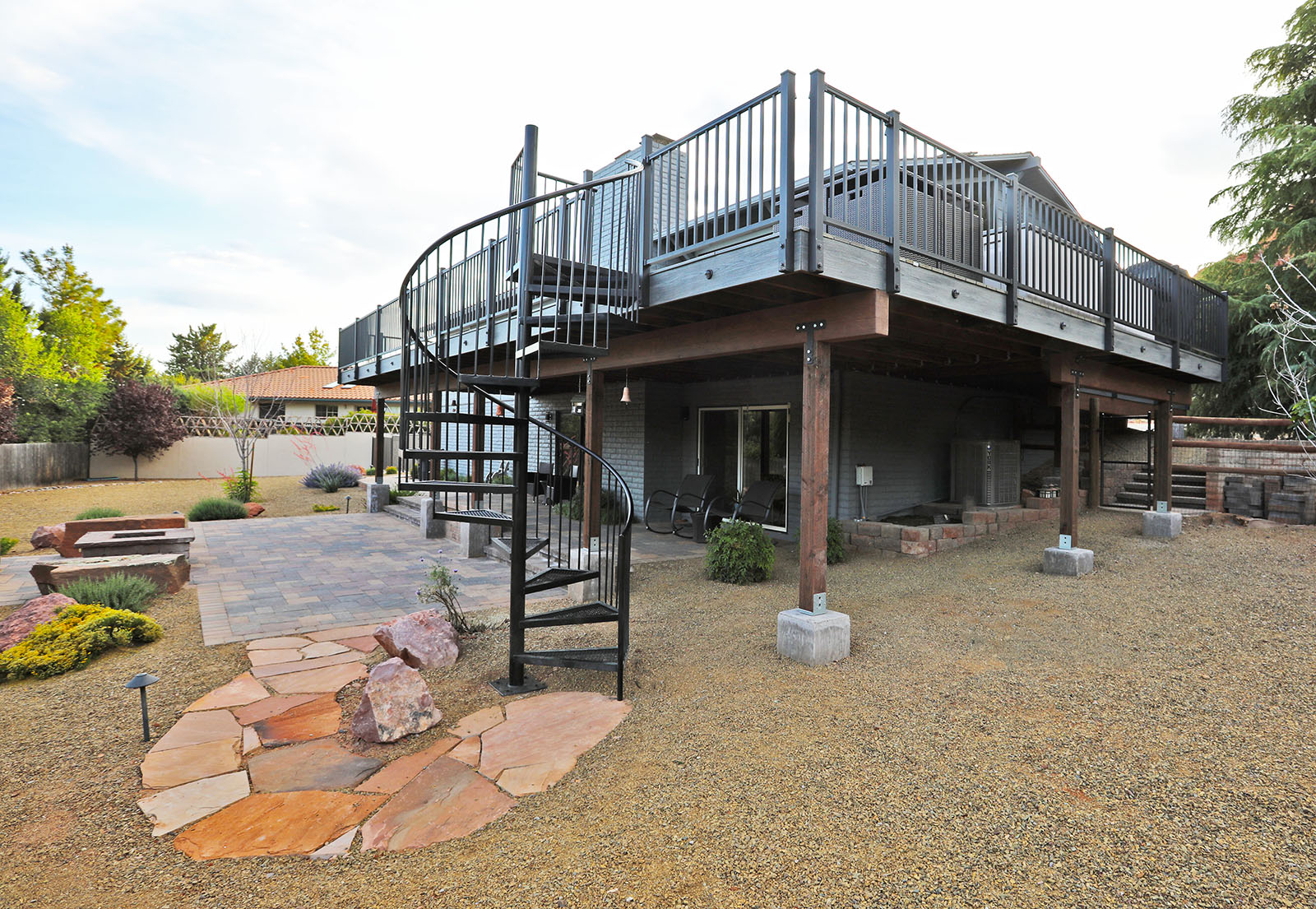 New Trex deck in Sedona with a Sprial staircase and Trex lighting